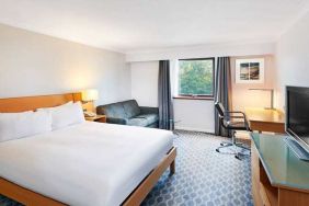 spacious king room with TV, comfortable work desk and natural light at Hilton London Watford.