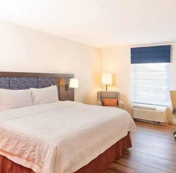 spacious king room with TV and work desk ideal to work remotely at Hampton Inn & Suites by Hilton San Jose-Airport.