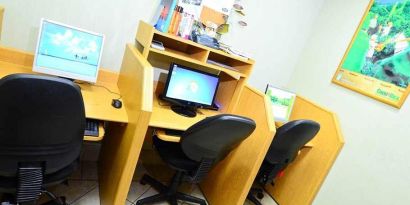 dedicated business center with PC, internet, business desk, and printer at Hampton Inn & Suites by Hilton San Jose-Airport.