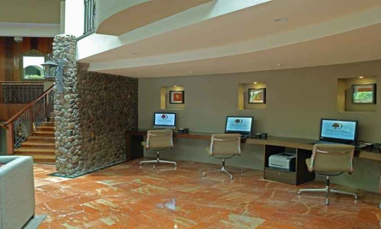 dedicated business center with PC, internet, work desk, and printer ideal for working remotely at DoubleTree by Hilton Hotel Cariari San Jose - Costa Rica.