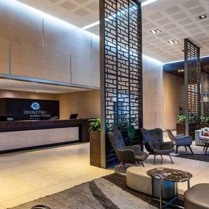 comfortable lobby and coworking area at DoubleTree by Hilton Bogota Salitre AR.