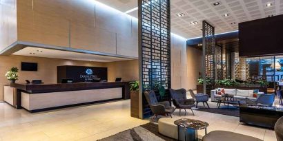 comfortable lobby and coworking area at DoubleTree by Hilton Bogota Salitre AR.