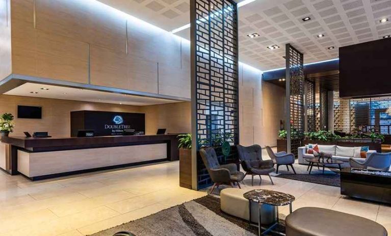 comfortable lobby and coworking area at DoubleTree by Hilton Bogota Salitre AR.