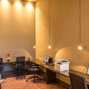 dedicated business center with PC, internet, work desks, and printer at Hilton Garden Inn Bogota Airport.