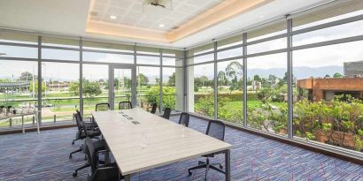 professional meeting room at Hilton Garden Inn Bogota Airport.