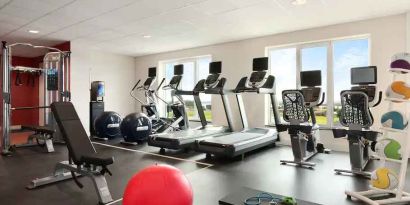 Fully equipped fitness center at the Hilton Garden Inn Leiden.