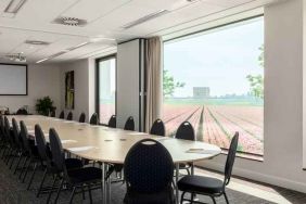 Bright meeting room at the Hilton Garden Inn Leiden.