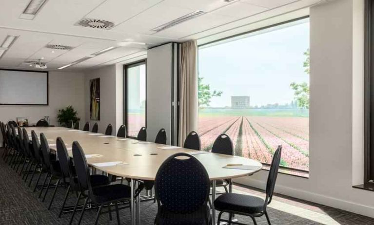 Bright meeting room at the Hilton Garden Inn Leiden.