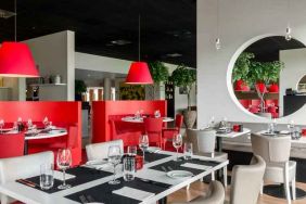 Dining area suitable for co-working at the Hilton Garden Inn Leiden.