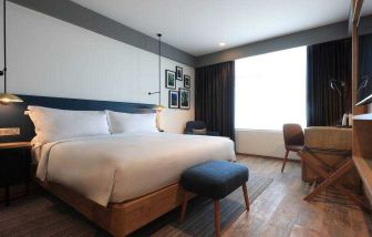 King bedroom with desk at the Hilton Garden inn Casablanca Sud.