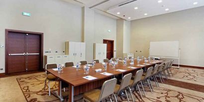 professional meeting room at Hilton Garden Inn Mardin.