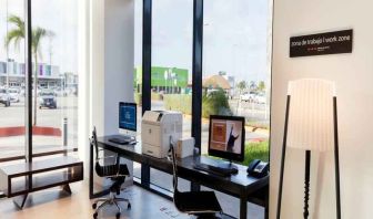 Working station with computers and printer at the Hampton Inn by Hilton Cancun Cumbres.