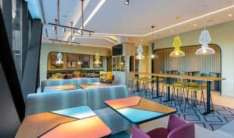 colorful lobby and coworking space ideal for working remotely at Hampton by Hilton Alcobendas Madrid.