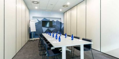 professional meeting room at Hampton by Hilton Alcobendas Madrid.