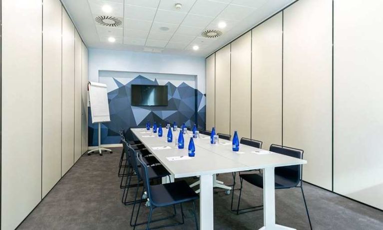 professional meeting room at Hampton by Hilton Alcobendas Madrid.