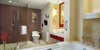 spacious luxury bath and shower at Hilton Guangzhou Science City.