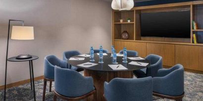 Meeting room with round table at the Hilton Garden Inn Cancun Airport.