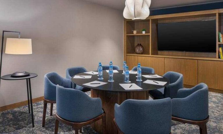 Meeting room with round table at the Hilton Garden Inn Cancun Airport.