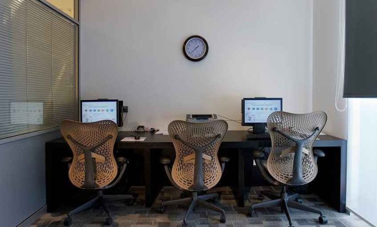 dedicated business center with workspace, PC, internet, and printer at Hilton Garden Inn Kutahya.