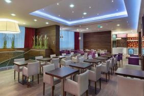 spacious restaurant and coworking space at Hampton by Hilton Istanbul Kayasehir.