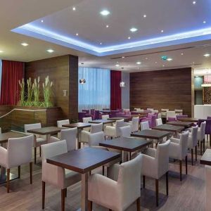 spacious restaurant and coworking space at Hampton by Hilton Istanbul Kayasehir.