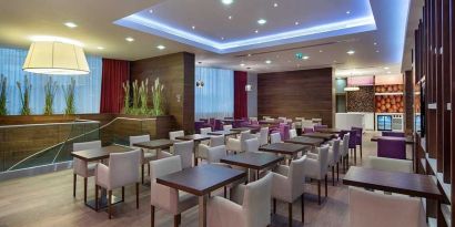 spacious restaurant and coworking space at Hampton by Hilton Istanbul Kayasehir.