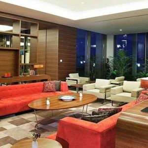 comfortable lobby and lounge area ideal for coworking at Hilton Garden Inn Konya, Turkey.