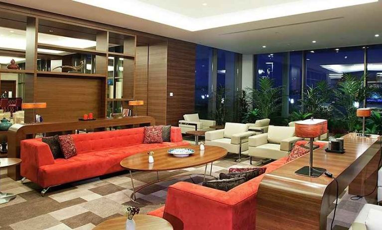 comfortable lobby and lounge area ideal for coworking at Hilton Garden Inn Konya, Turkey.