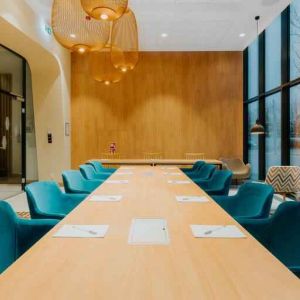 Bright meeting room at the Hampton by Hilton Warsaw Reduta.