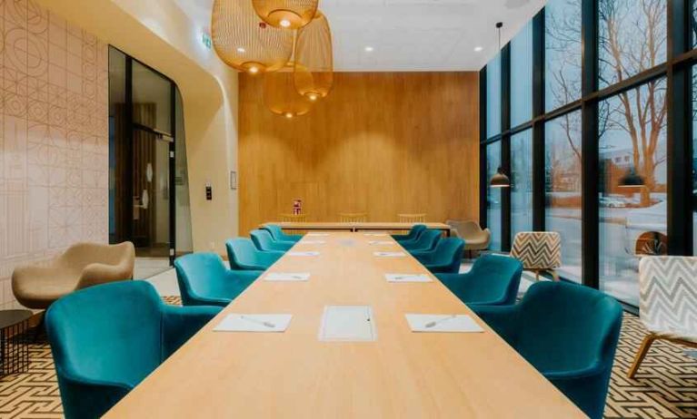 Bright meeting room at the Hampton by Hilton Warsaw Reduta.