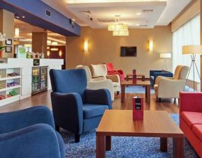 Comfortable lobby workspace at the Hampton by Hilton Warsaw Airport.