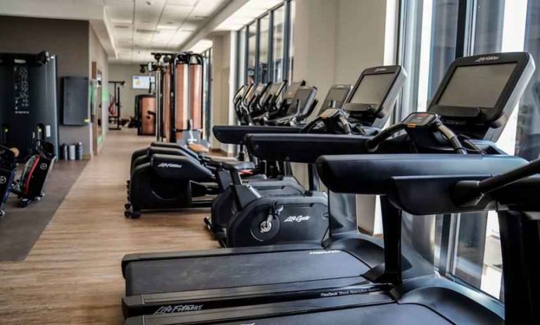 Fitness center with treadmills at the Hampton by Hilton Kalisz.