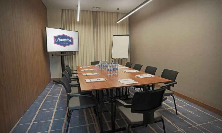 Small meeting room at the Hampton by Hilton Kalisz.