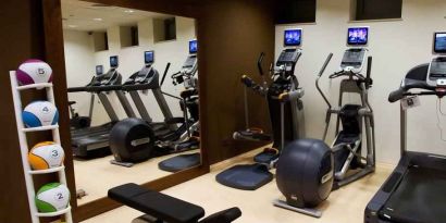 Fitness center with machines at the Hilton Garden Inn Krakow.