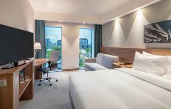 Bright queen room with view at the Hampton by Hilton Warsaw Mokotow.