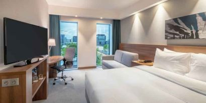 Bright queen room with view at the Hampton by Hilton Warsaw Mokotow.