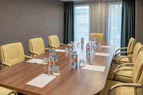 Small meeting room at the Hampton by Hilton Warsaw Mokotow.