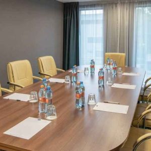 Small meeting room at the Hampton by Hilton Warsaw Mokotow.