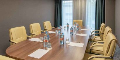 Small meeting room at the Hampton by Hilton Warsaw Mokotow.