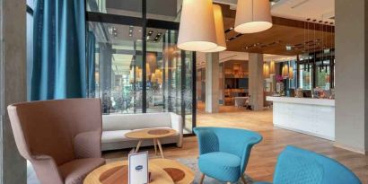 Lobby workspace at the Hampton by Hilton Warsaw Mokotow.