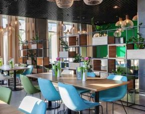 Restaurant area perfect for co-working at the Hampton by Hilton Lublin.