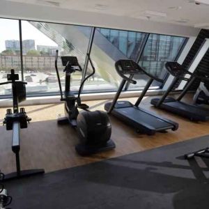 Fitness center with weights and machines at the Hampton by Hilton Olsztyn.