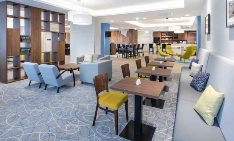 Lobby workspace suitable for co-working at the Hampton by Hilton Gdansk Oliwa.