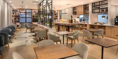 Dining area suitable for co-working at the Hilton Garden Inn Umhlanga Arch.