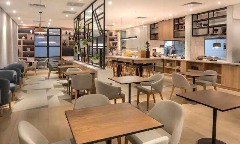 Dining area suitable for co-working at the Hilton Garden Inn Umhlanga Arch.