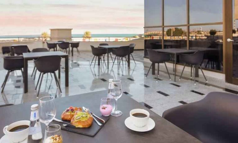 Outdoor terrace suitable as workspace at the Hilton Garden Inn Al Jubail.