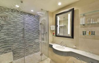 Guest bathroom at the Hilton Suites Makkah.