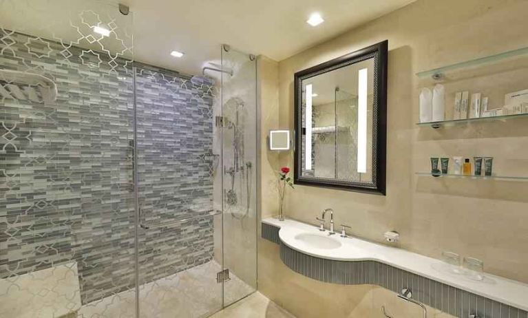 Guest bathroom at the Hilton Suites Makkah.