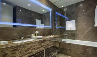 spacious king bathroom with shower and bath at Hilton Garden Inn Istanbul Ataturk Airport.