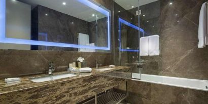 spacious king bathroom with shower and bath at Hilton Garden Inn Istanbul Ataturk Airport.